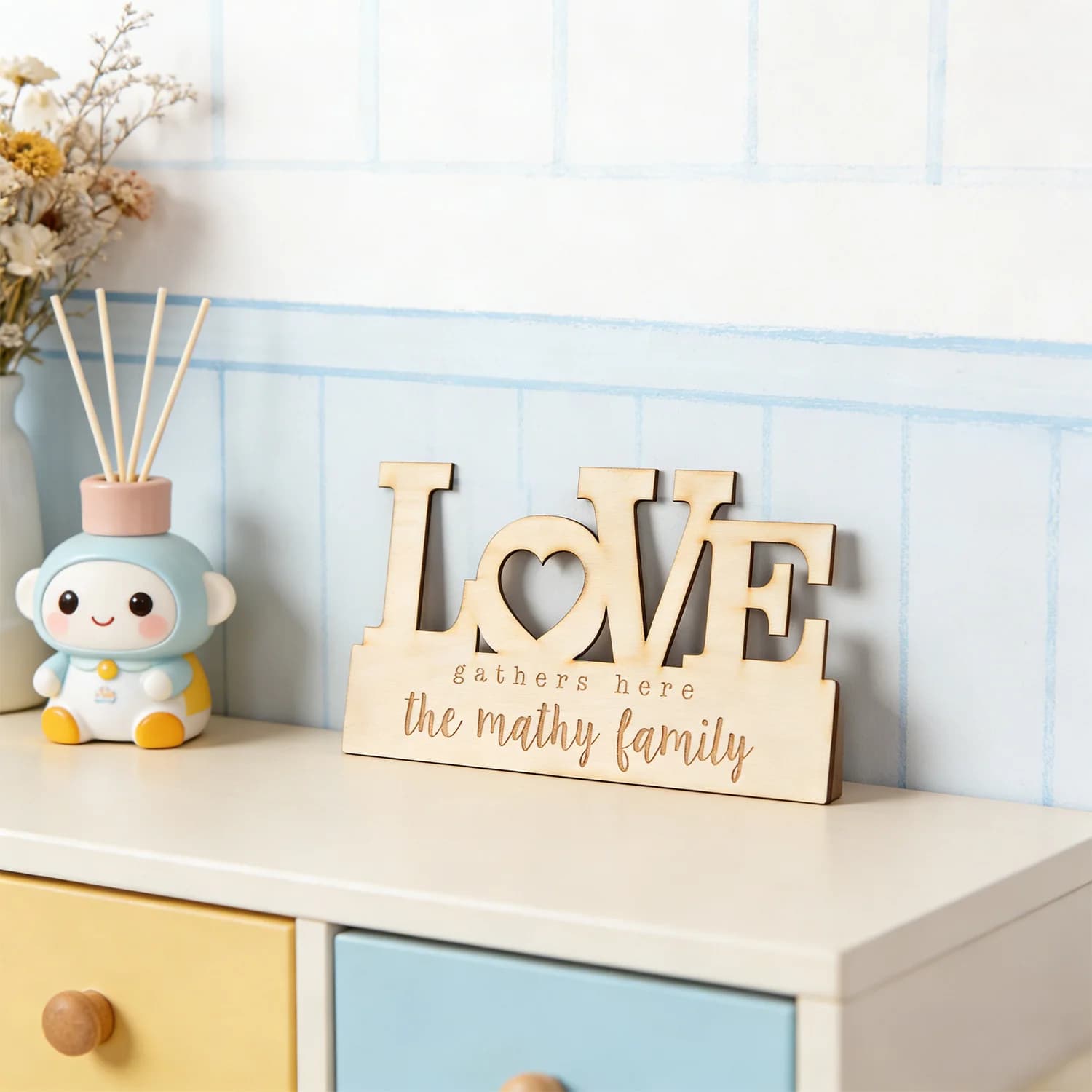 1pc Custom LOVE Heart Cutout Wooden Family Sign Personalized Engraved Surname Tabletop Home Wall Decor Gift