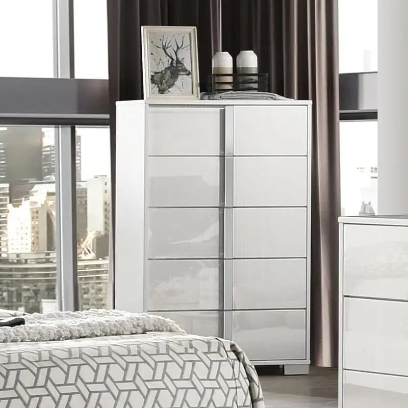 Cassettiera contemporanea da 1 pezzo con finitura UV, gambe cromate, maniglie verticali e pattini con cuscinetti a sfera per mobili da camera da letto bianchi