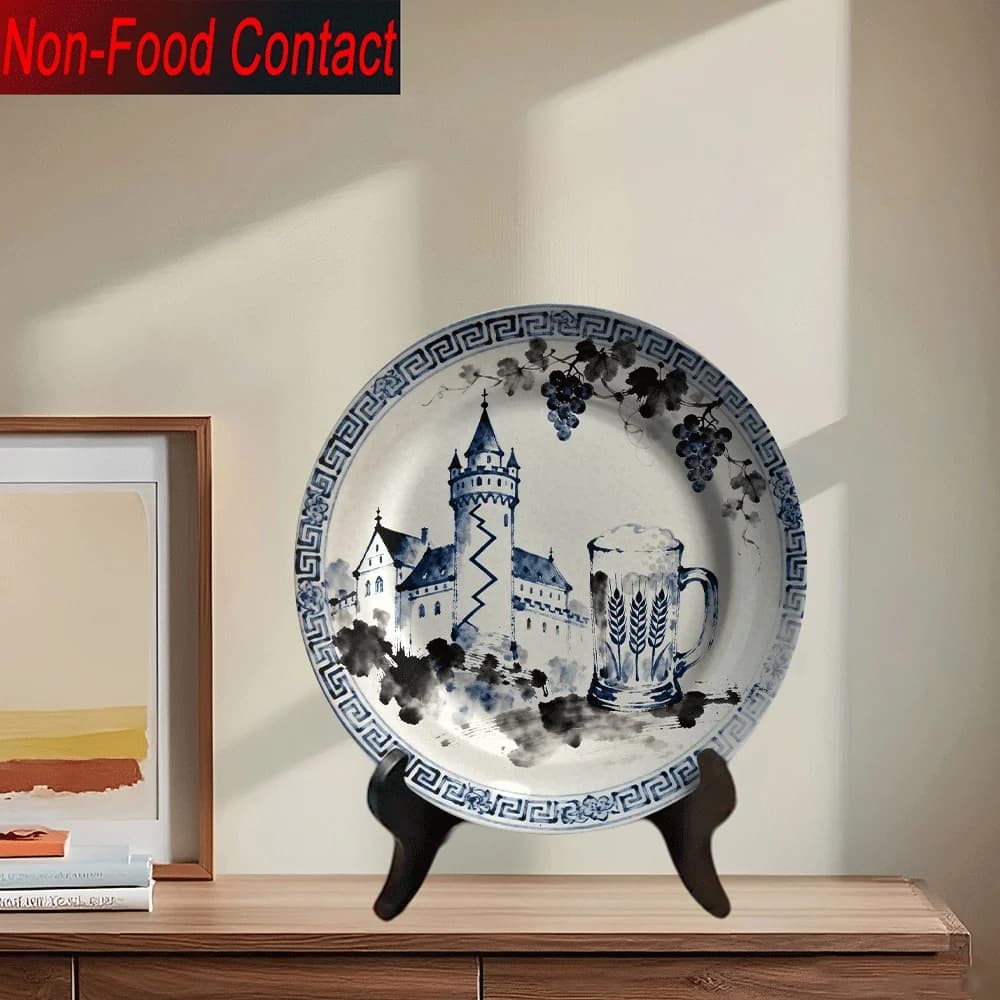 Piatto Decorativo in Ceramica 2D, Non Consumabile, Puramente Decorativo, con Motivo Blu e Bianco Smaltato di Castello, Boccale da Birra e Motivo con Uva