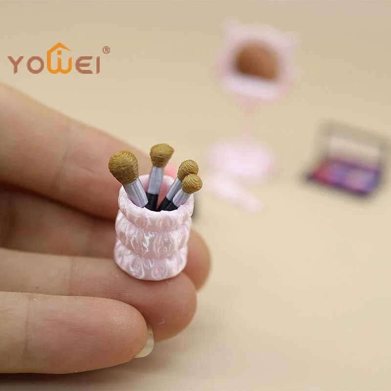 Latest 1Pcs Simulated Miniature Dollhouse Makeup Brush Cosmetic For Doll Accessory Toys