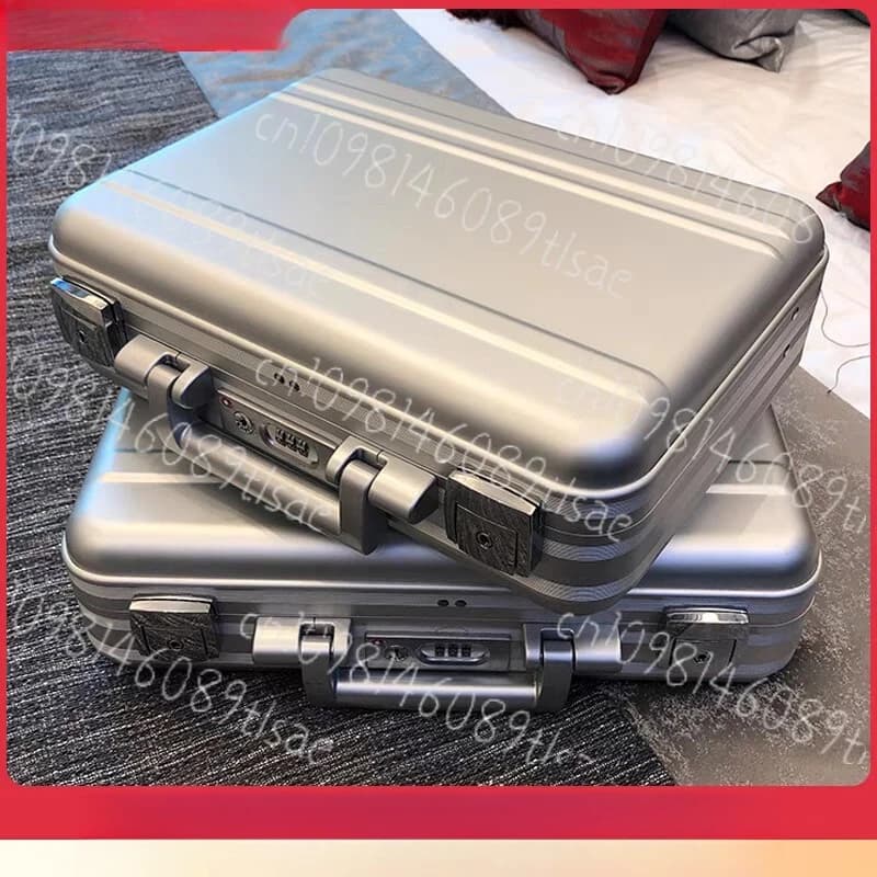 Avviatore di emergenza per auto da 2000 A e kit di attrezzi di emergenza multifunzione con pompa d'aria, power bank, torcia a LED e gonfiatore di pneumatici