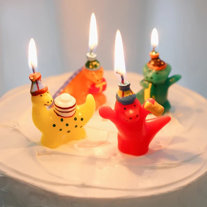 Set di 4 Candeline a Forma di Dinosauro per Torte di Compleanno, Decorazione con Tirannosauro Rex e Stegosauro, Candele Senza Fumo per Feste di Bambini