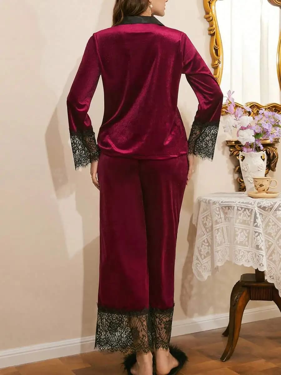 Elegante Set Pigiama da Donna in Velluto Bordeaux con Inserti in Pizzo, Maniche Lunghe, Abbigliamento da Notte Autunnale
