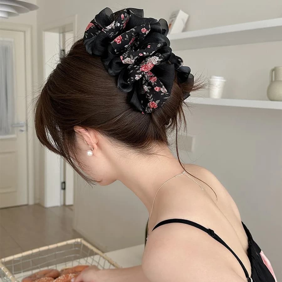 Fermaglio per capelli con volant multistrato floreale delicato da 1 pezzo, soffice forcina versatile di fascia alta per le donne, accessorio per capelli sul retro della testa