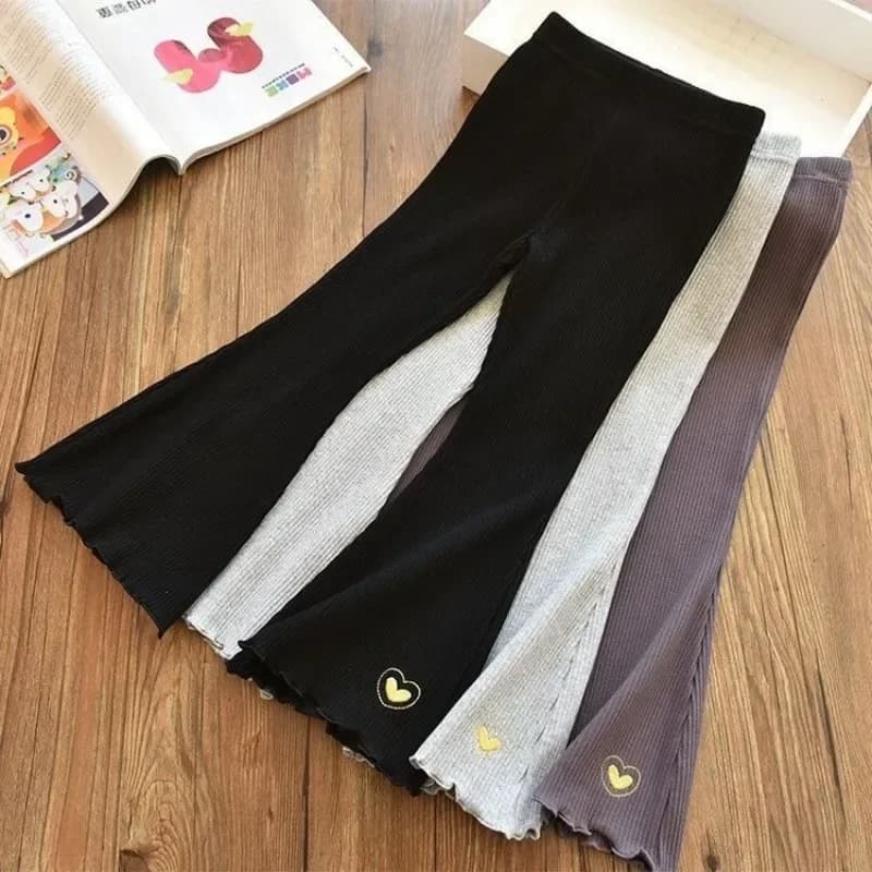 Bambini Ragazze Flare Legging 2025 Nuovi bambini di arrivo Pantaloni elastici casuali Cuore Ricamo Leggins slim fit Pantaloni estivi per bambina