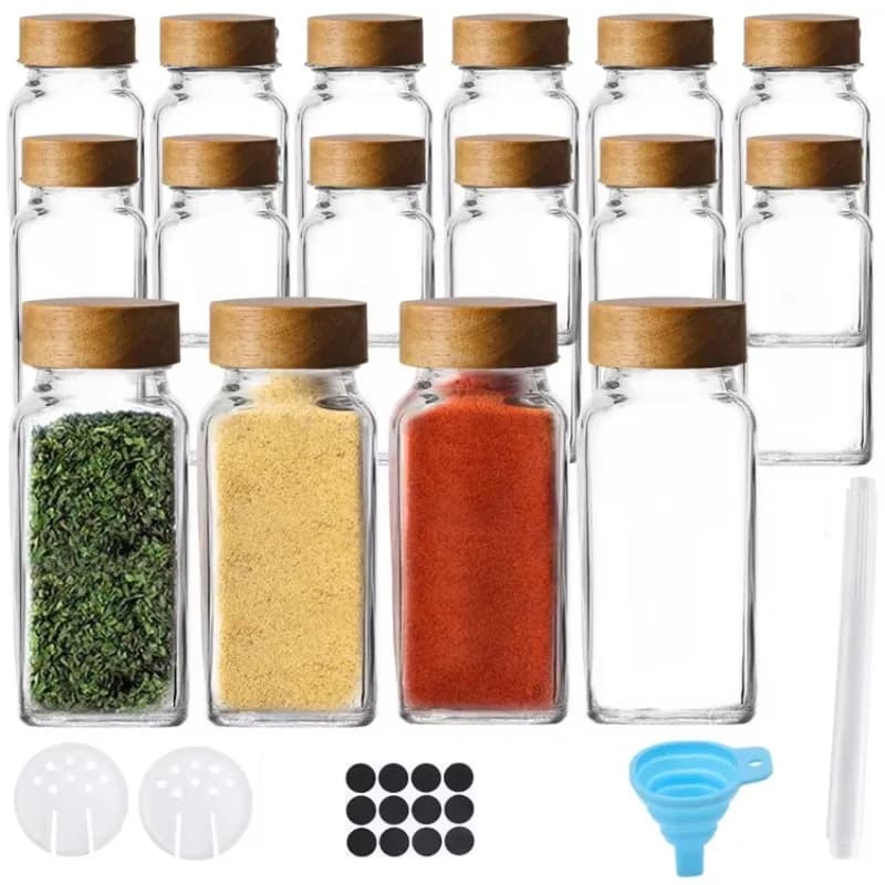 Set di 12 Barattoli Quadrati per Spezie da 120ml con Coperchio in Legno, Etichette e Imbuto Pieghevole in Silicone, Design Unico 2022