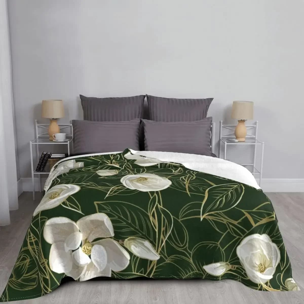 Modello moderno di magnolia del sud su coperta verde intenso Copriletto lanuginoso e soffice Coperte di flanella