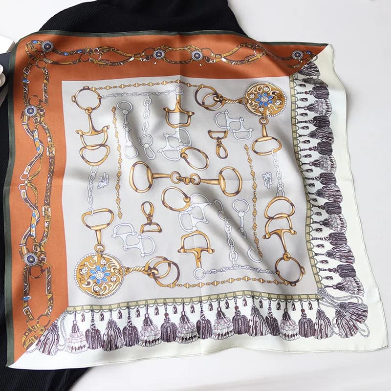 Sciarpa di seta di lusso Piccole bandane Scialli Sciarpe estive per donna Foulard Femme Lover Madre Regalo Abbigliamento Decorazione