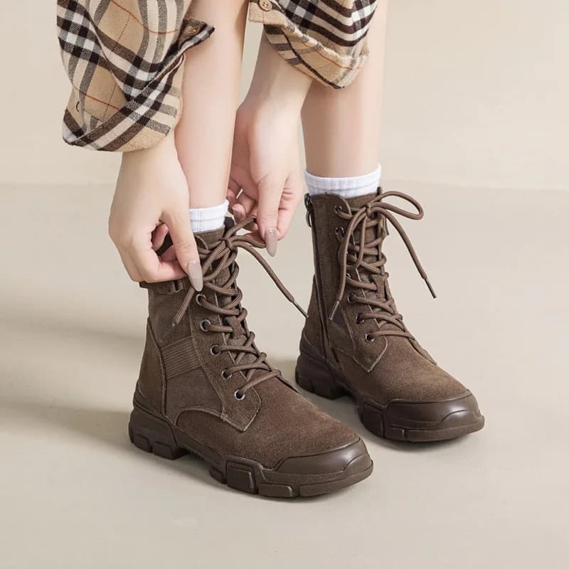 Scarpe da trekking Moda in pelle Autunno e inverno Scarpe da trekking da donna Stivali da passeggio casual Scarpe da trekking da donna stile britannico 2025 anfibi militari uomo scarpe trekking donna scarpe da donna