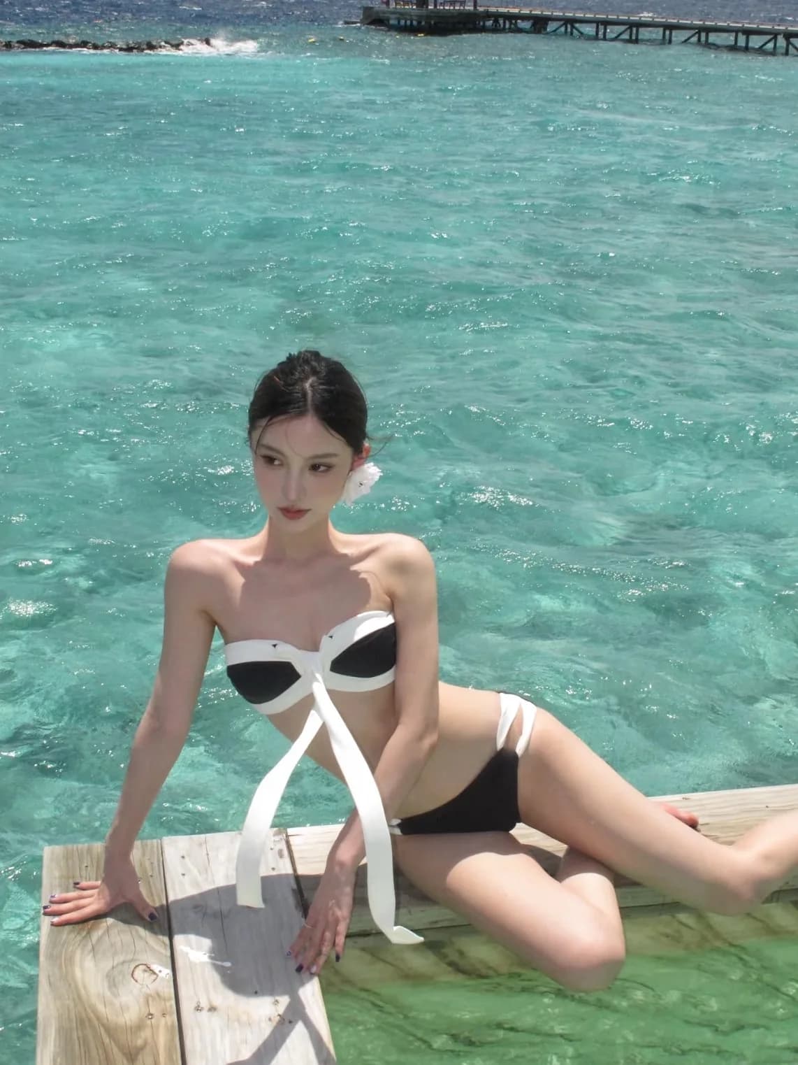 Sexy Black And White Color Block Neck Hanging Tie Bikini Women's Swimsuit for Beach Vacation And Hot Spring Soaking