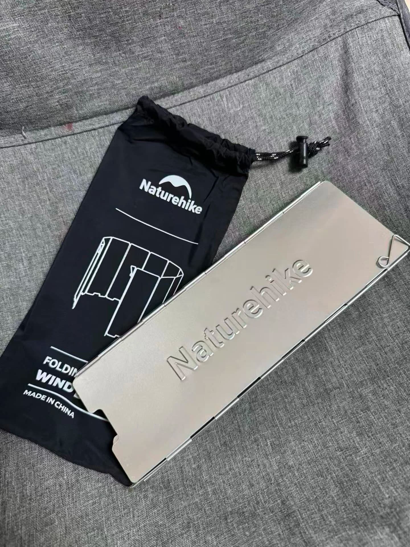 Light Windscreen and Portable Anti-wind for Camping Stove, Picnic Equipment and Barbecue in Stainless Steel