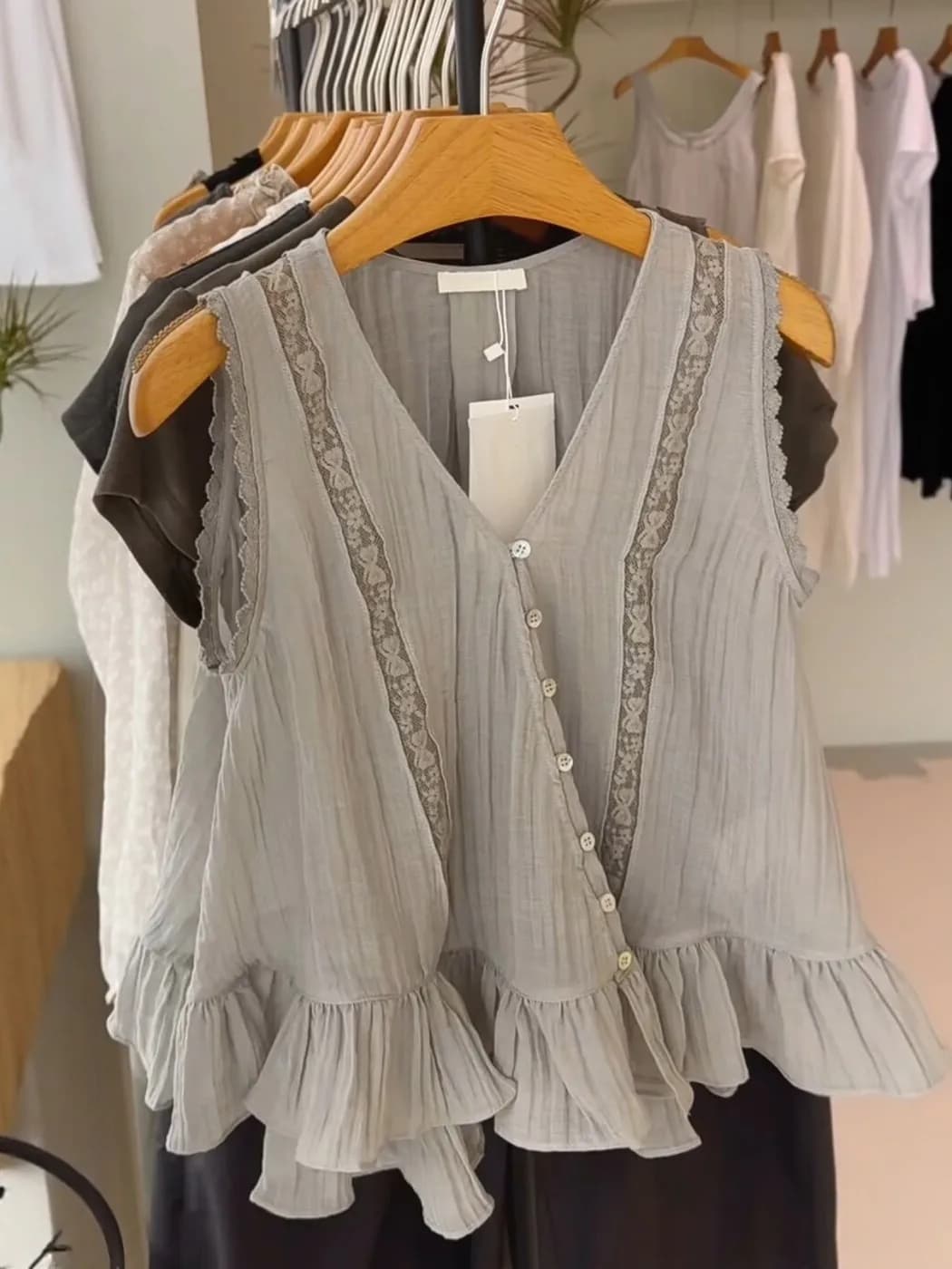 Korean Style Lace Splice V-Neck Sleeveless Shirt Vest Women Summer Fashion Versatile Slimming Pleated Top Asymmetrical Design