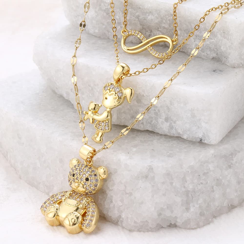 Squisito orsacchiotto, ragazza carina e ciondolo con collana a tre strati con una combinazione a forma di 8, regalo di gioielli alla moda