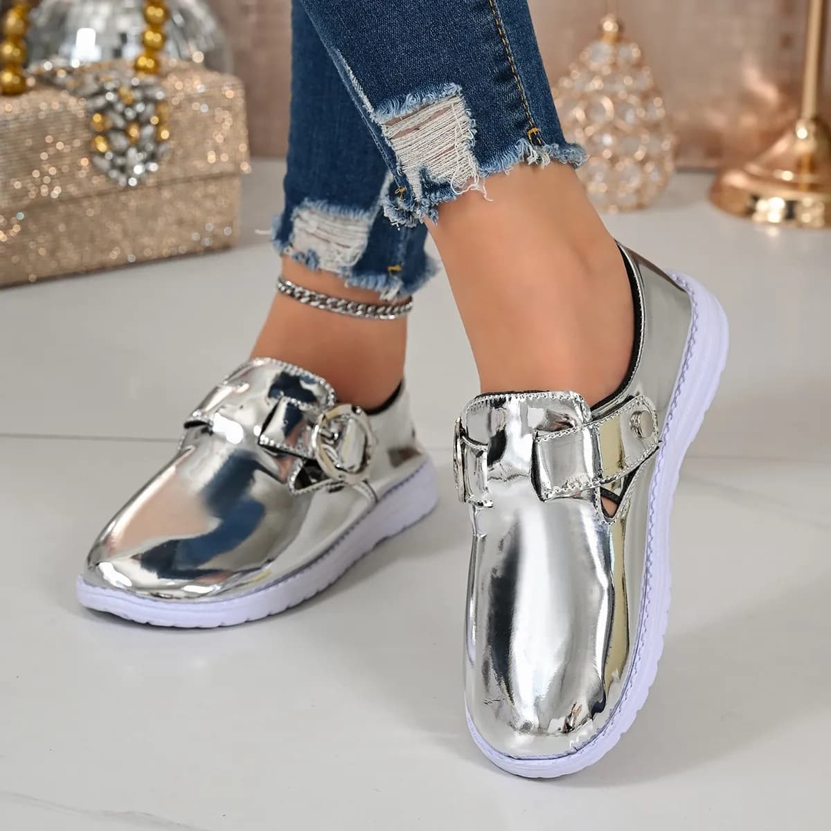 2026 New Korean Style Versatile Shiny Leather Flat Casual Sneakers
