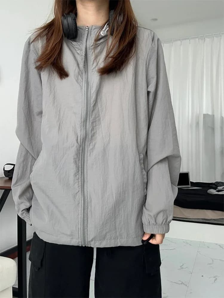 Giacca a vento estiva leggera da uomo in seta ghiaccio grigia, protezione solare, abbigliamento casual con cappuccio CleanFit per coppia
