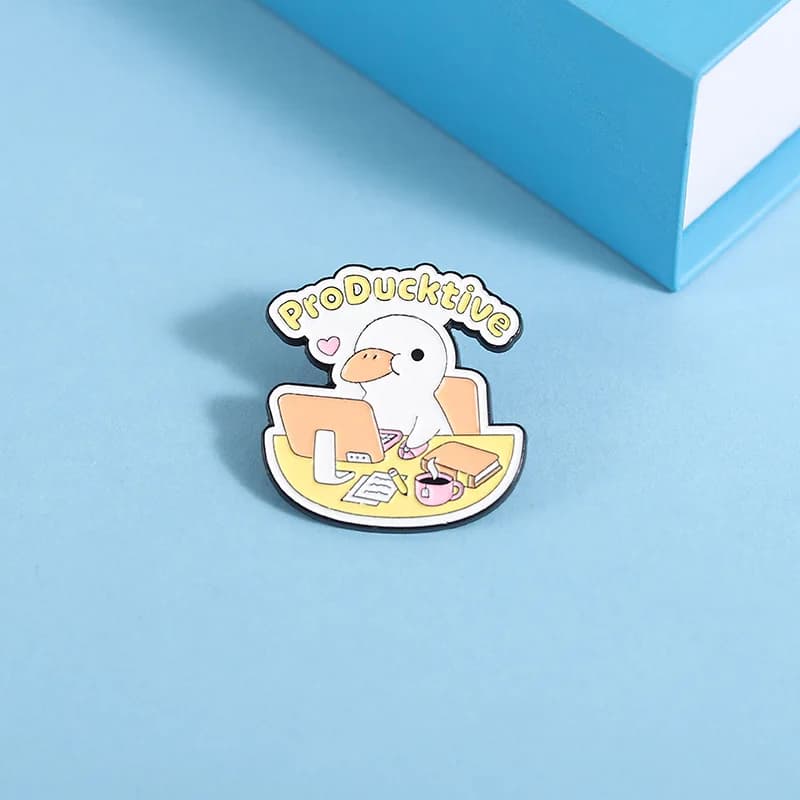 Spilla da bavero in smalto con anatra dei cartoni animati, creativa e motivata, con scritta 'Productive', accessorio per zaino, cappello, sciarpa, regalo per F