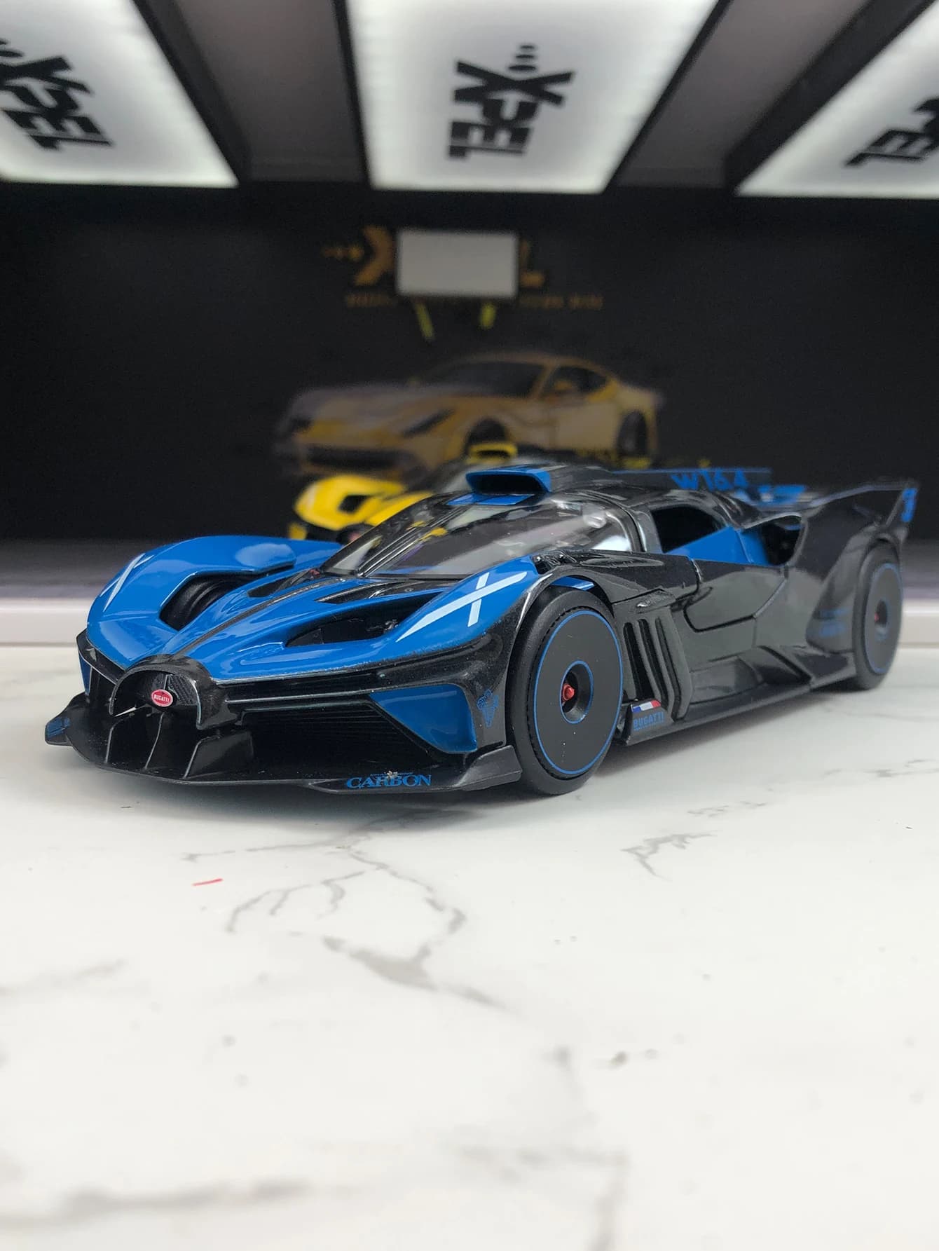 Maisto 1:24 simulation zinc alloy Bugatti Bolide model car, static ornament, metal collectible gift car