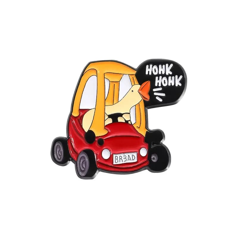 Creative Cartoon Cute Duck Drive A Car spilla Goose Honk spille smaltate per zaino accessori per borse regali