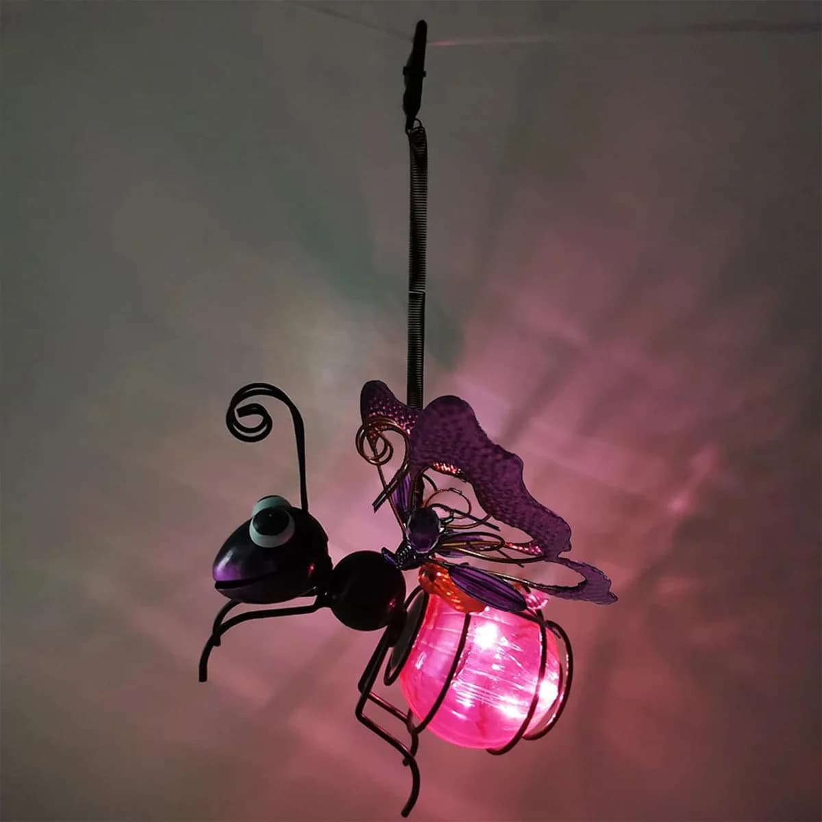 Statua di Insetto Solare in Ferro con Luci LED a Filo, Ornamento Impermeabile da Esterno per Alberi, Recinzioni, Cortili e Giardini, Decorazione Artistica