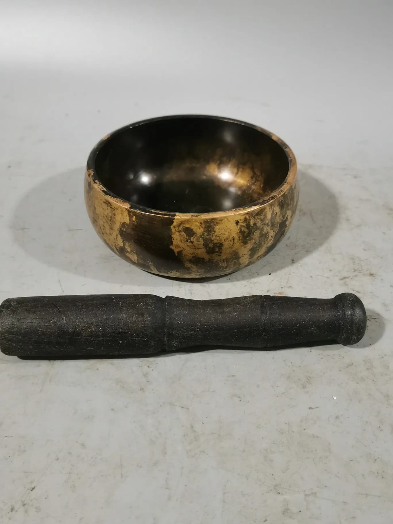 Chinese bronze, Nepal manual singing bowl, Yoga, meditation, ear-picking, full moon, Brahmin, Buddha. Bronze qing alms bowl