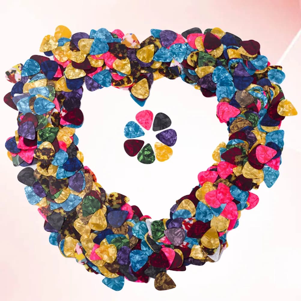 200Pcs Guitar Picks Heart Shaped Celluloid Lightweight Grip for Acoustic Classical Guitar Ukulele