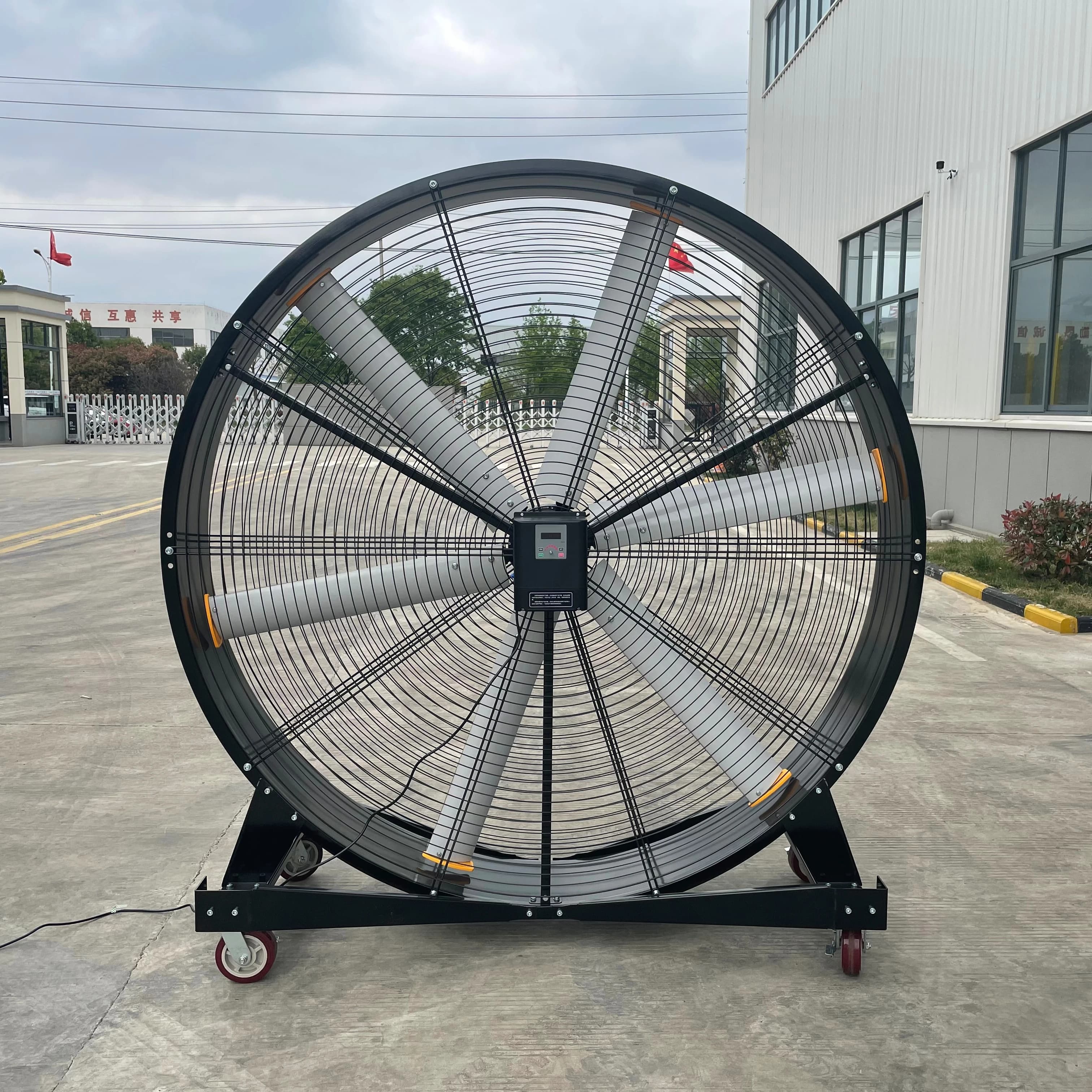 Ventilatore Industriale Portatile HVLS Aipu FANS 2m 79' Impermeabile con Motore DC Brushless per Grandi Spazi