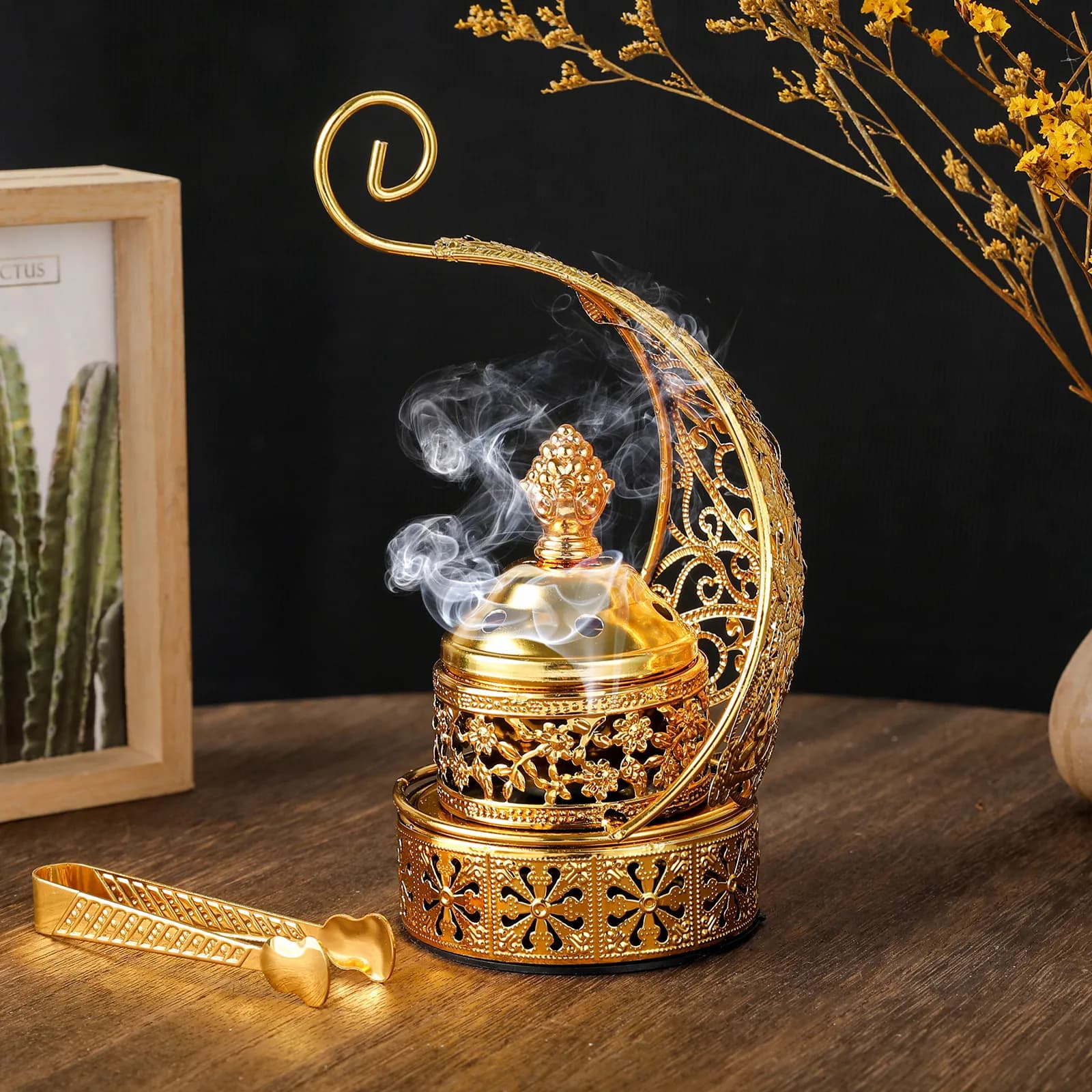 Bruciatore di Incenso Arabo Mediorientale Traforato Dorato Decorativo per Interni Porta Bastoncini d'Incenso