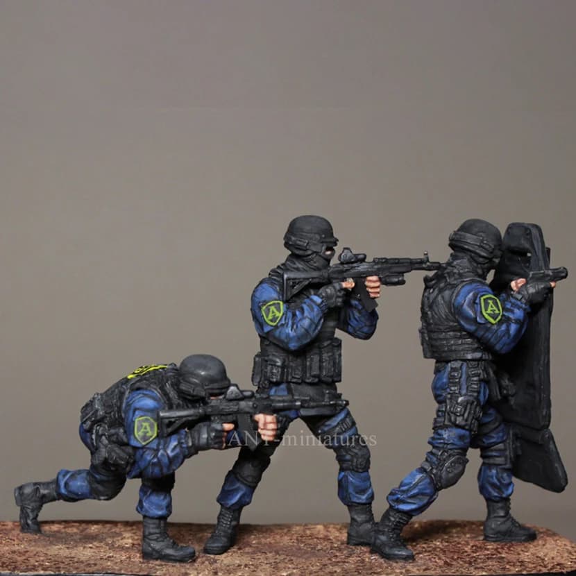 Kit di figure modello in resina 1/35 GK, tre persone, nessuna motocicletta, tema militare, smontato e non verniciato, 304RNJ