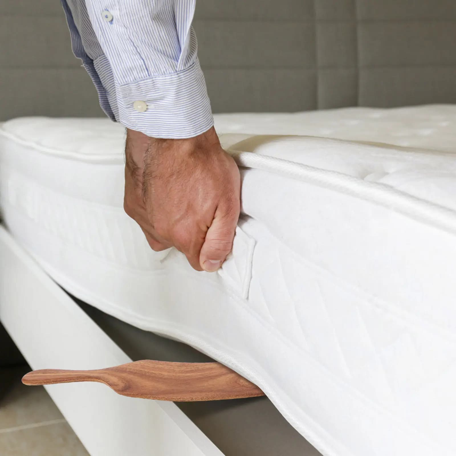 Sollevatore per Materasso Ergonomico in Legno per Cambio Lenzuola e Rimozione Polvere
