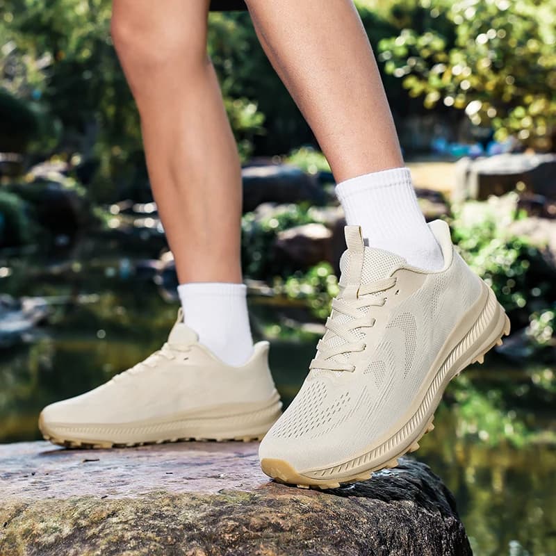 Scarpe da uomo outdoor a punta larga, leggere e casual, per escursioni, traspiranti e antiscivolo, ideali per la corsa e lo sport.