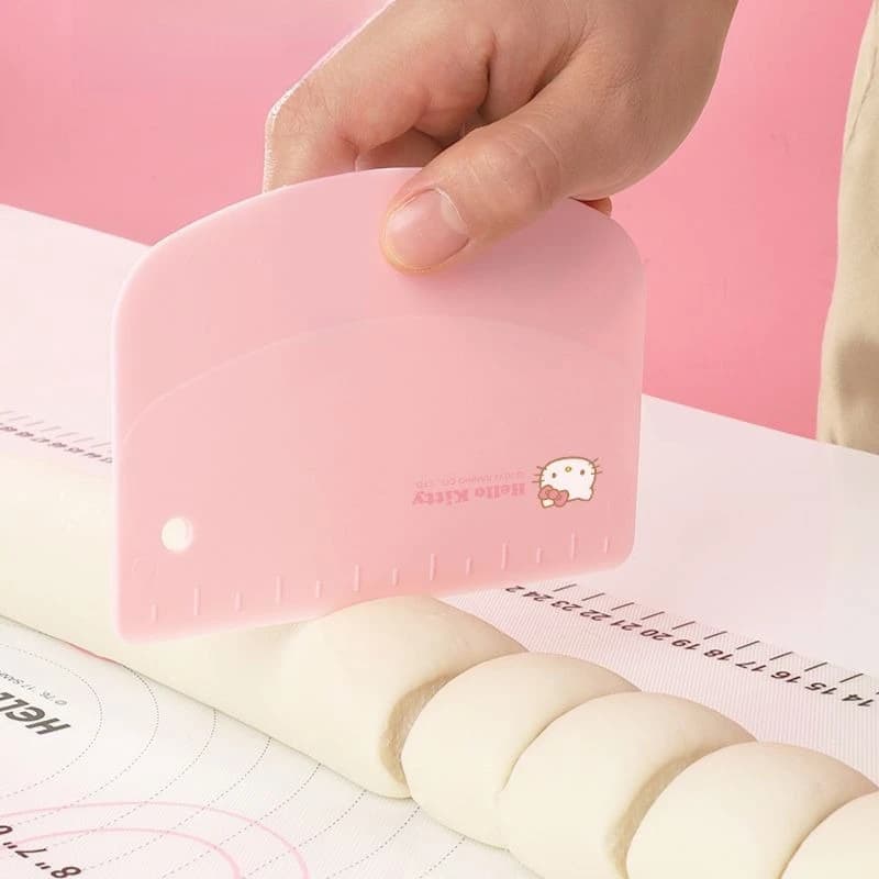 Cute Hello Kitty Pattern Pastry Scraper Cartoon Multifunctional Dough Cutter and Spreader for Home Baker Women Gift daily use
