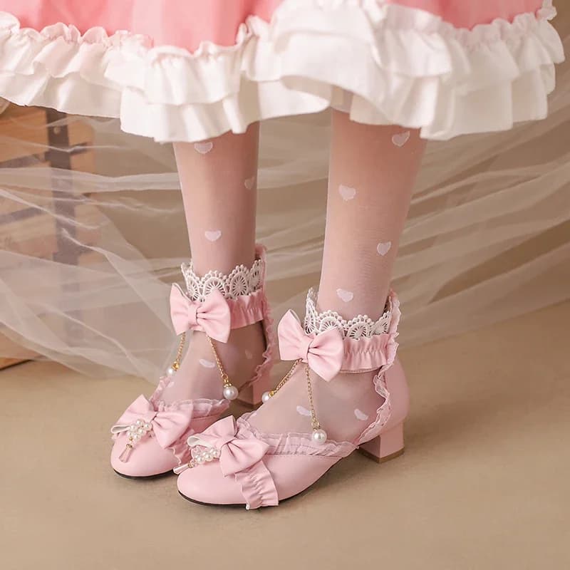 2025 Lolita Scarpe da donna Ruffles Zip Cover Block Tacchi grossi Perle Dolce estate Sandali da donna Rosa Bianco Nero Festa di nozze