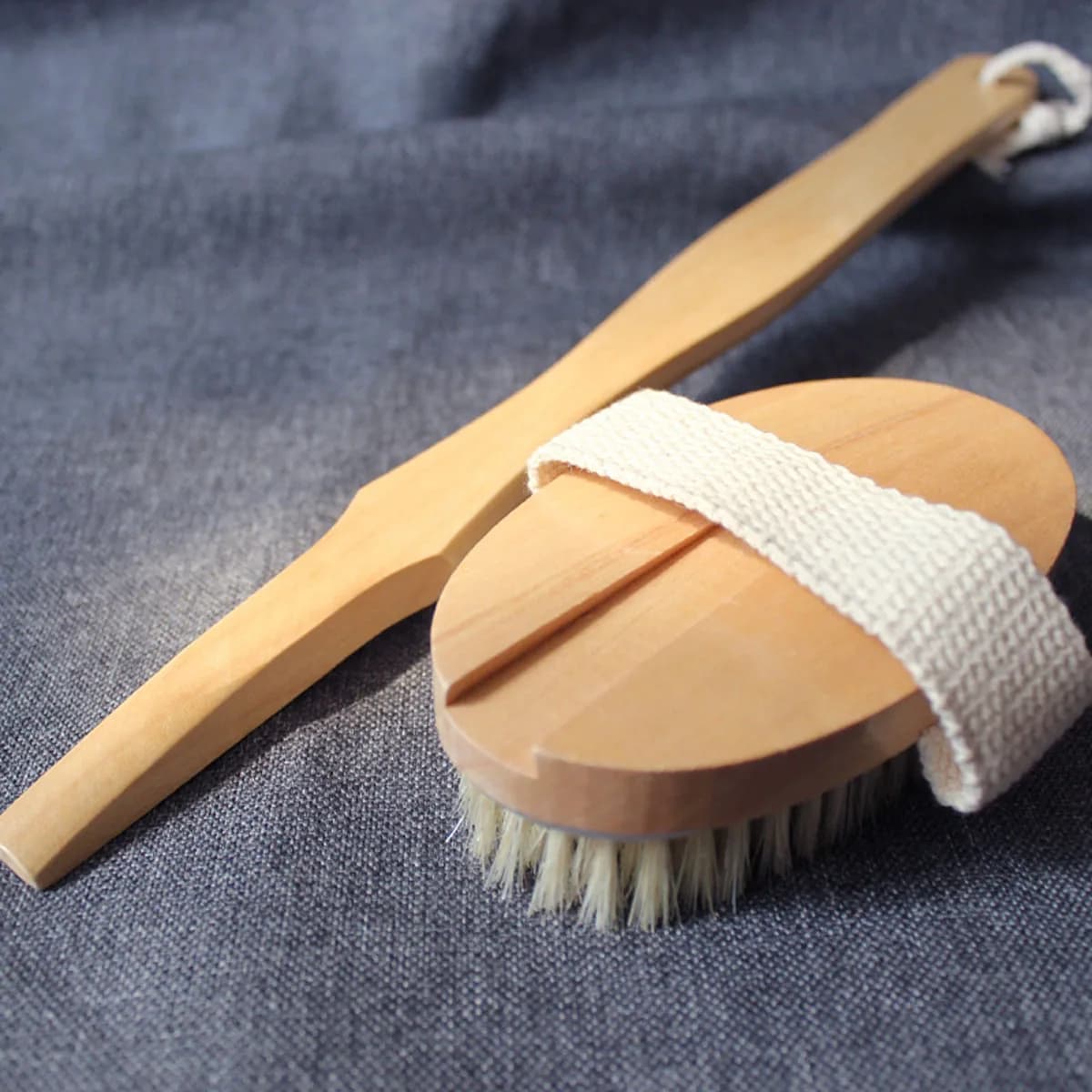 Spazzola per doccia con setole naturali per la schiena con manico lungo staccabile in legno Strumento per la pulizia del massaggio del corpo esfoliante per la pelle secca