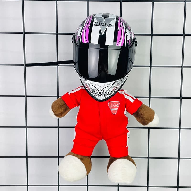 Ciondolo per moto Modello di casco Orso bambola di peluche Ciondolo decorativo per bagagliaio di un'auto Collezione di caschi giocattolo commemorativi