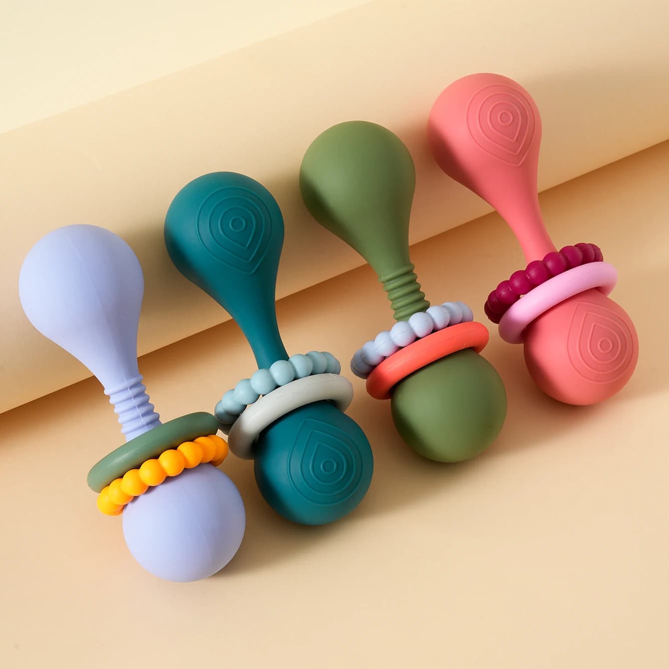 1PCS Del Bambino Del Silicone Dentizione Giocattoli Infantile di Formazione Tattile Hand Grip Sonaglio Carino Doccia Regalo Sicuro Giocattolo Da Masticare Per 0-12 Mesi
