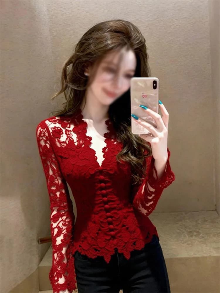 New Sexy Red Blusa in Women's Lace, Fashion, Spring, with V-neck, Embroidered Long Sleeves and Cut-out Details, which Enhances Silhouette