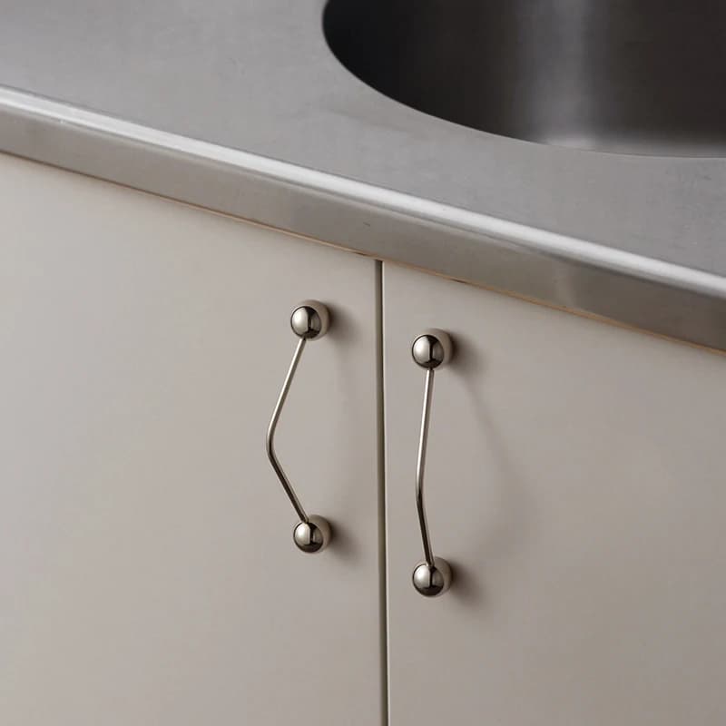 Goo-Ki Maniglie per mobili dal design unico in ottone massiccio Maniglie a barra in argento Manopole per cassetti francesi di fascia alta con maniglie per cassetti a sfera rotonde