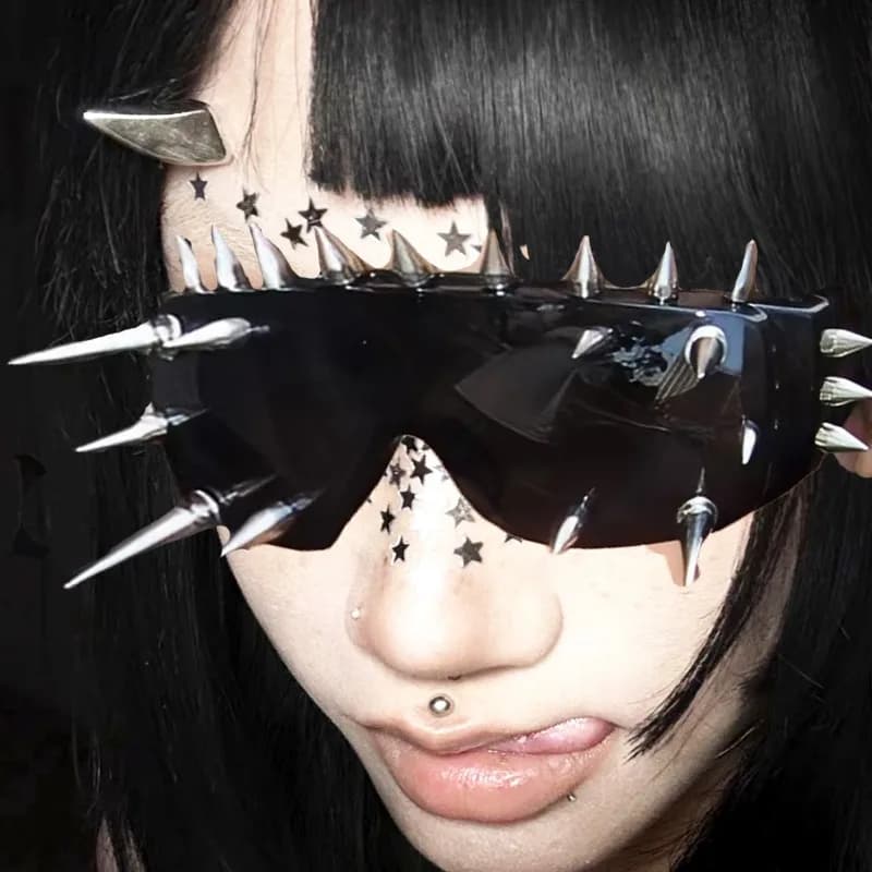 Gothic Sunglasses with Metal Rivets Designer Luxury Branded Sunglasses Trend Party Steampunk Punk Street Style Men's Glasses Woman