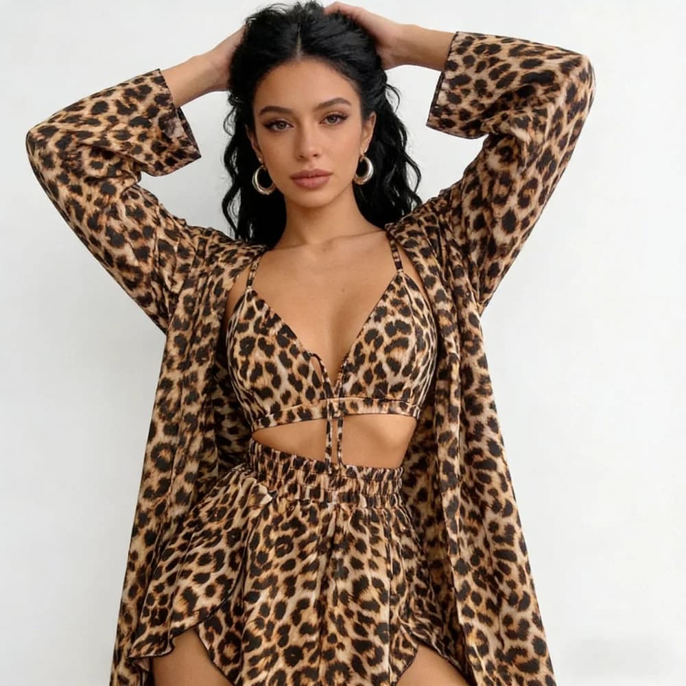 Pigiama Estivo da Donna con Stampa Leopardata, Set 3 Pezzi: Canotta, Pantaloni Lunghi e Pantaloncini, Scollo a V