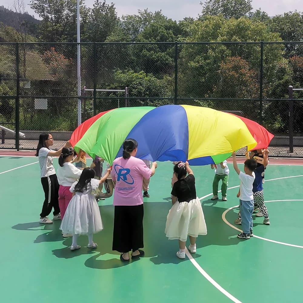 2M/6M Diametro Kid Lavoro di squadra all'aperto Gioco Prop 8 colori Arcobaleno Paracadute Giocattoli Sacchetto di salto Rimbalzo Tappetino da gioco Attività scolastica Gioco di puzzle