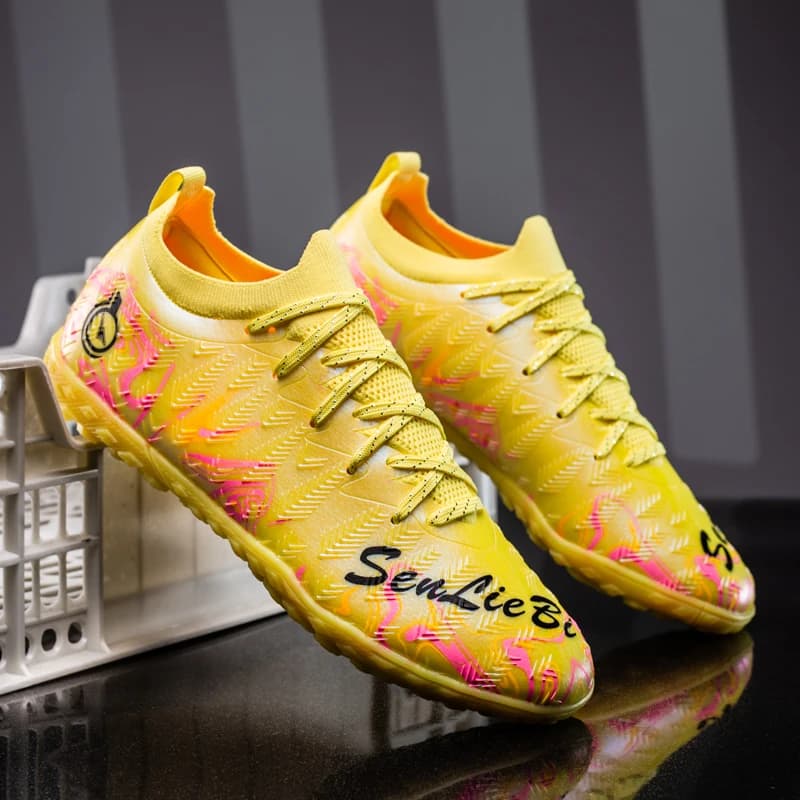 New Low Cutting Primary Football Shoes, Fashion & Professional for Adults, Career, Training & Competition
