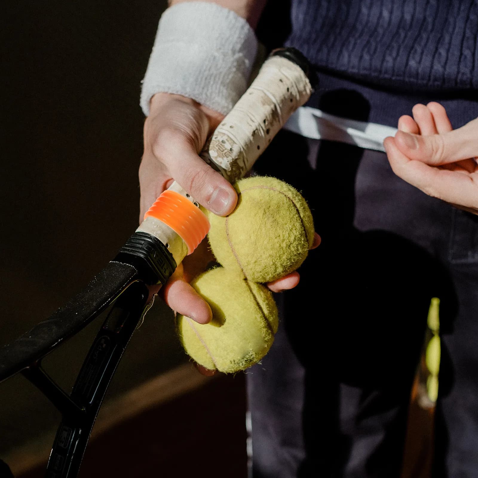 Set di 8 Anelli Professionali Riutilizzabili per Impugnatura Racchetta, Protezioni in Silicone Antiscivolo per Tennis e Badminton, Accessori per Sport all'Aperto
