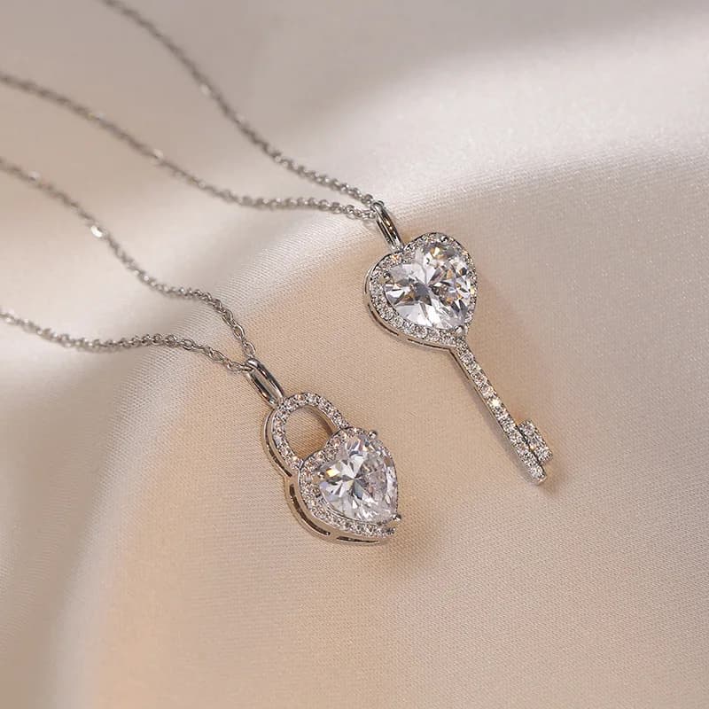 Collane con ciondolo con chiave e lucchetto in cristallo bianco CZ in acciaio inossidabile Collana con catena a maglie a forma di cuore della Boemia per le donne