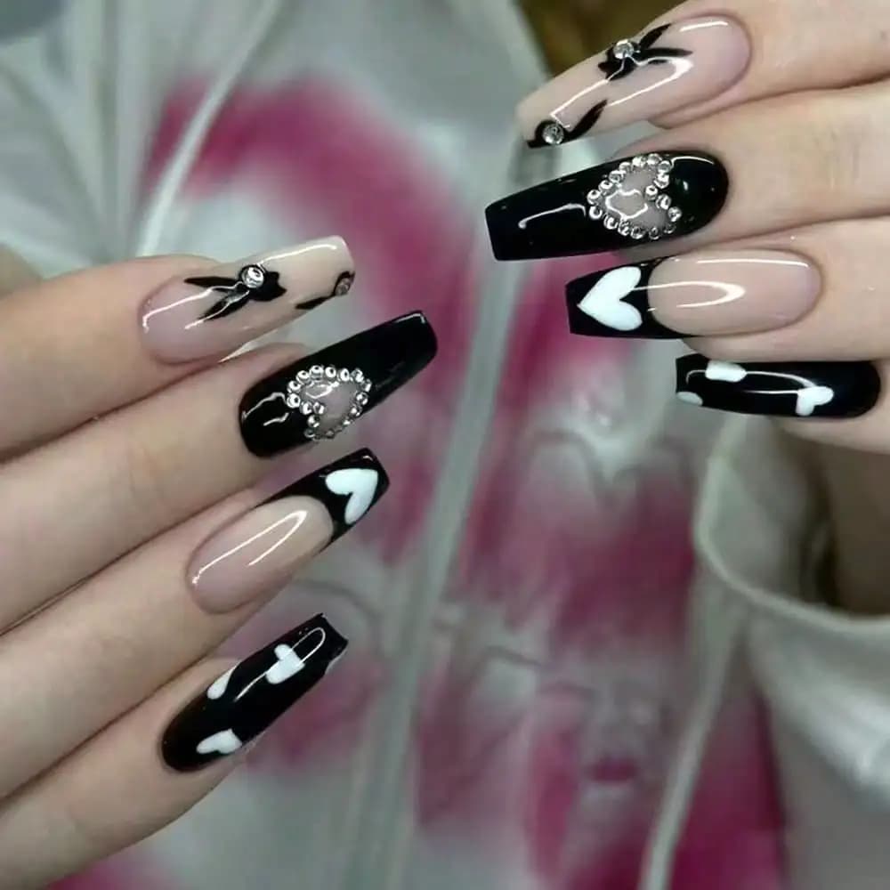 Unghie Finte Lunghe a Forma di Cuore Bianco e Nero con Strass e Fiocco, Manicure Gotica per Donne