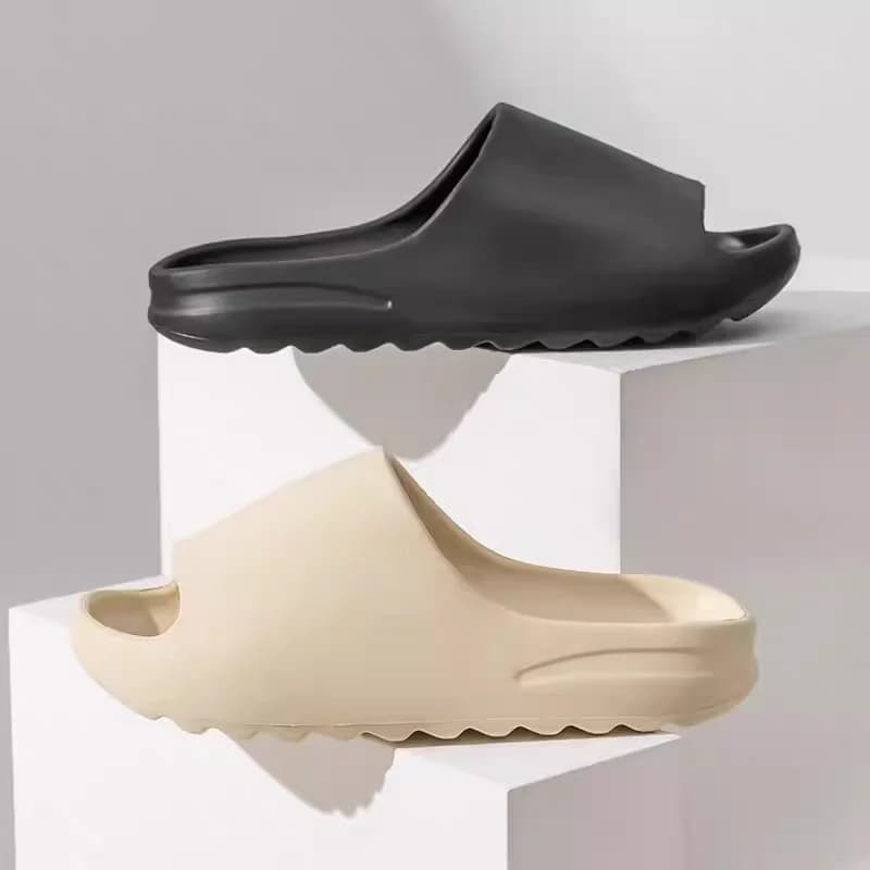 Fashionable Women's Slippers Lightweight Summer Bathroom Slippers in EVA for Home Comfort Massage Couples Interior Slides Shower Shoes