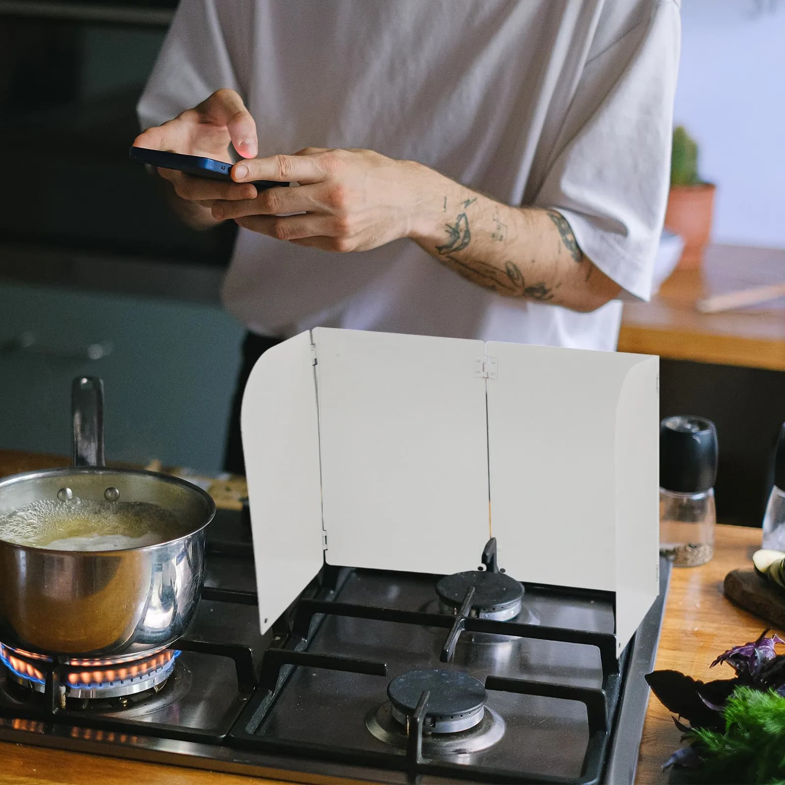 Foldable Steel Splatter Screen for Frying Pan Grease Splatter Guard Oil Baffle Kitchen Wall Protector Stove Backsplash Shield