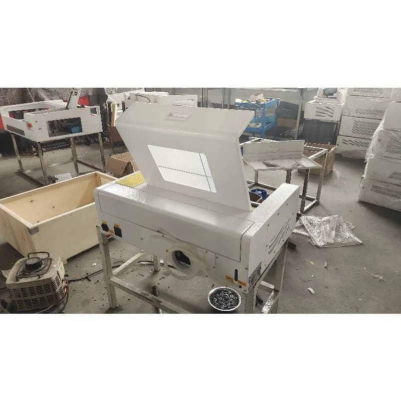 Macchina per incisione laser automatica per piccole imprese Taglio laser CNC Lavorazione del legno inciso Macchina laser CNC per prodotti popolari