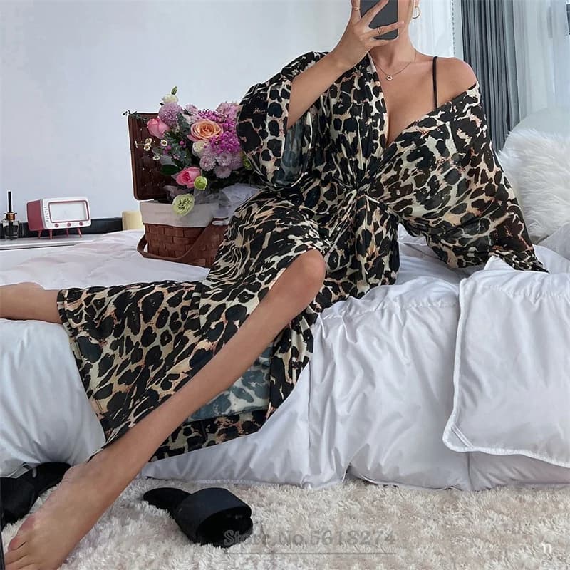 Long Kimono Leopardato Bathrobe Sexy Pigiama Night Shirt Woman Summer House Watch with Belt Nightwear in satin Nightwear