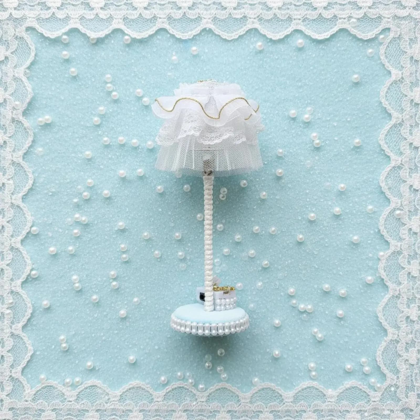 Divano Letto per Casa delle Bambole con Motivo Pied-de-Poule, Letto da Principessa in Miniatura, Set Camera da Letto per Casa delle Bambole, Miniature Fai-da-te con Bordo in Pizzo per Bambini