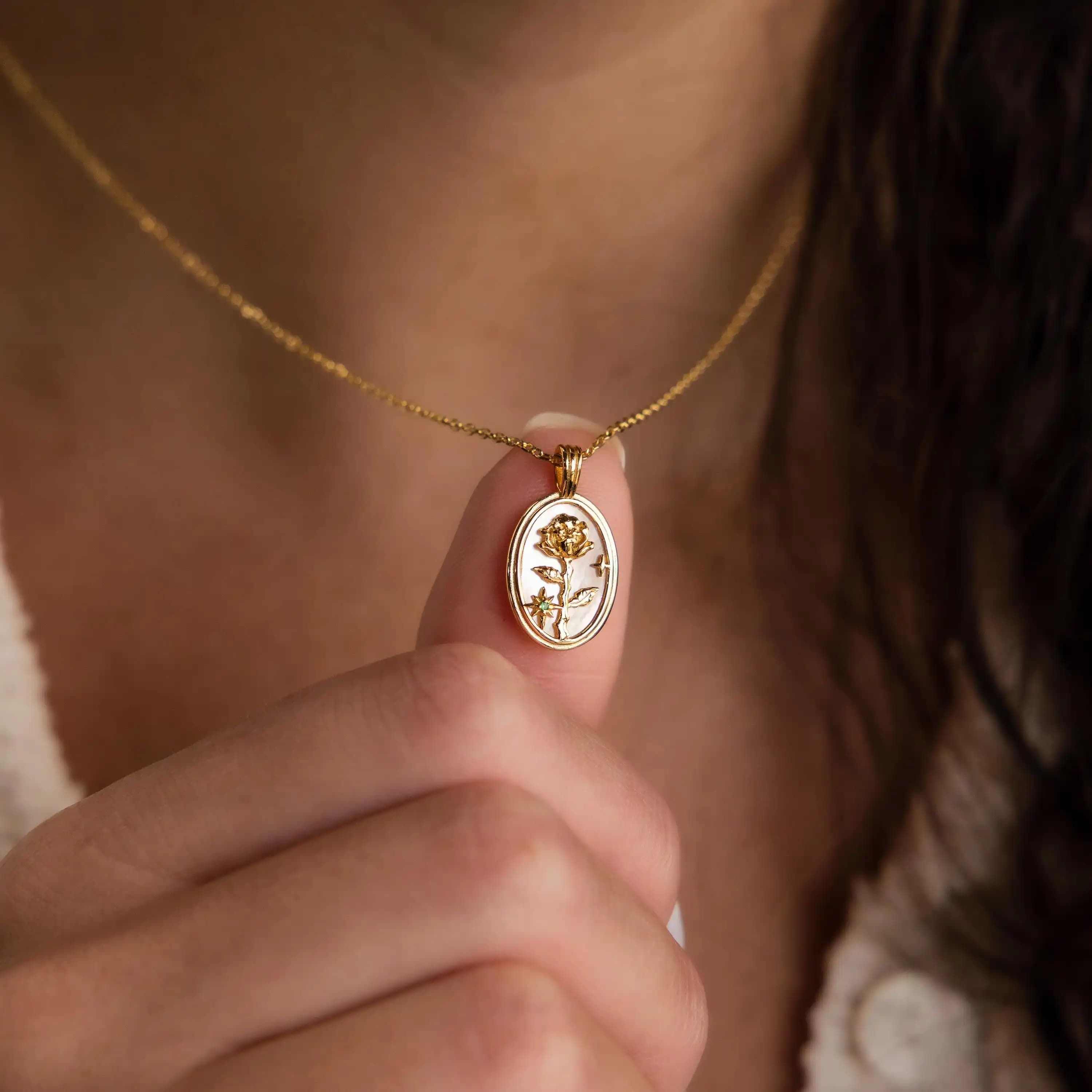 Women's Stainless Steel Flower Pendant Necklace December Birthstone White Zircon Oval Design Clavicle Jewelry Birthday Gift